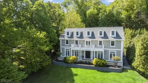 39 Bradford Ave, Montclair, NJ 07043
