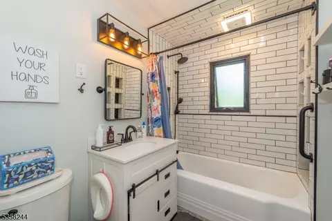 33 Orchard Rd, Middlesex, NJ 08846 photo 5