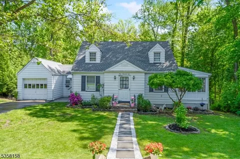 106 Mohawk Dr, Cranford, NJ 07016