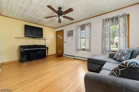 487 Centre St, Nutley, NJ 07110 photo 4