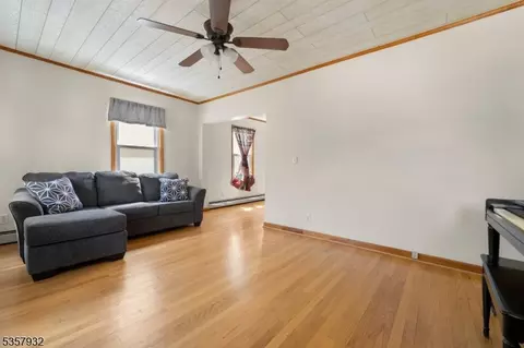 487 Centre St, Nutley, NJ 07110 photo 3