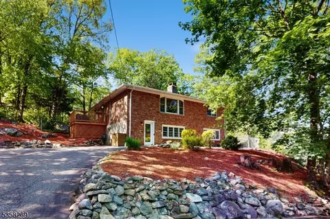 66 Hillside Dr, Bloomingdale, NJ 07403