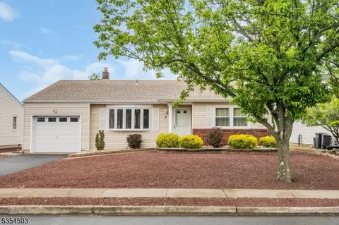 4 Norway Rd, Toms River, NJ 08757