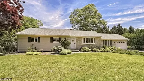 226 Emily Dr, Park Ridge, NJ 07656