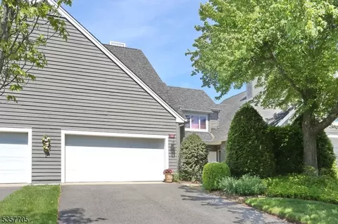 195 Brewster Rd, Wyckoff, NJ 07481
