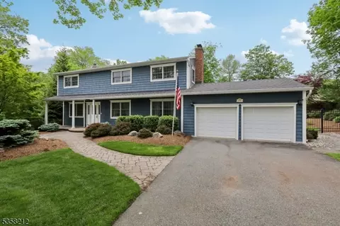 99 Algonquin Trl, Oakland, NJ 07436