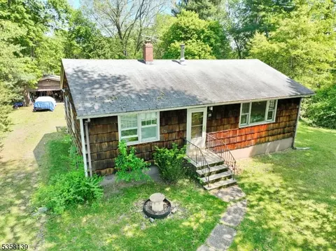 28 Summit Ave, Gillette, NJ 07933