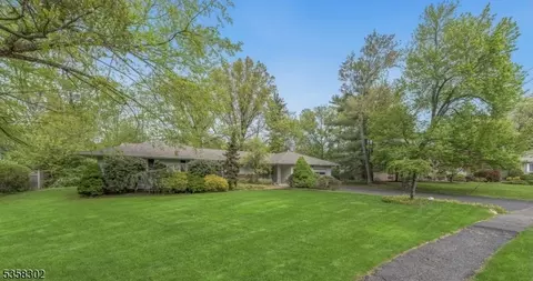 55 Springbrook Rd, Livingston, NJ 07039
