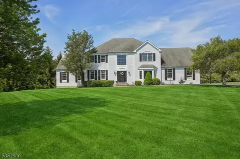 3 Creek Rd, Whitehouse Station, NJ 08889