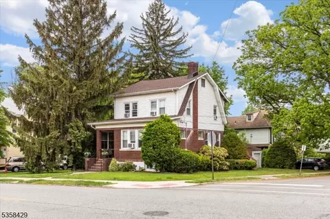 460-462 Brook Ave, Passaic, NJ 07055