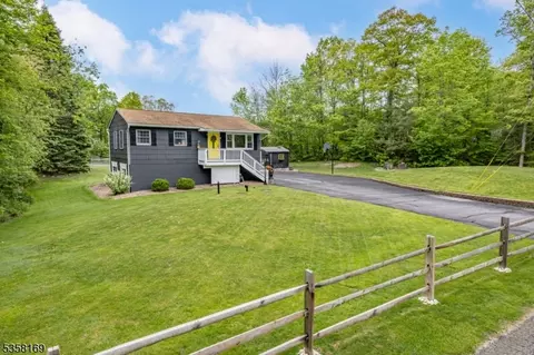 5 Emerald Dr, Highland Lakes, NJ 07422