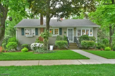 121 Red Twig Trl, Bloomingdale, NJ 07403