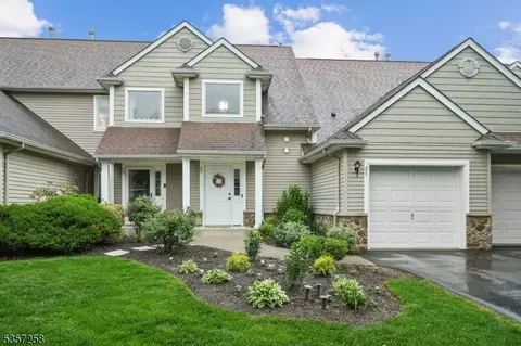 23 Bourne Ci, Hamburg, NJ 07419