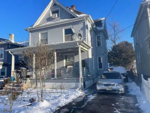 612 E 2nd St, Plainfield, NJ 07060 photo 2