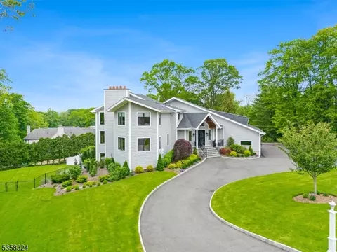 817 Apple Ridge Rd, Franklin Lakes, NJ 07417