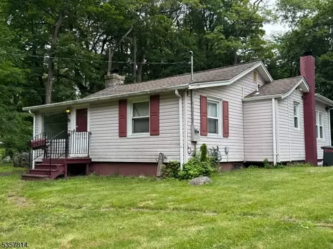 212 N Beverwyck Rd, Lake Hiawatha, NJ 07034