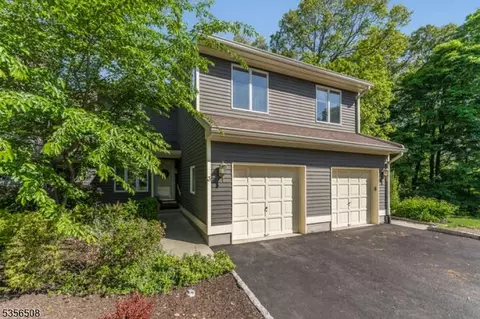 3 Saint Andrews Ln, Annandale, NJ 08801
