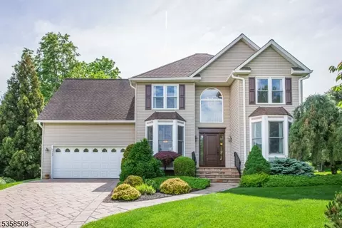 2 Jolie Ct, Boonton, NJ 07005