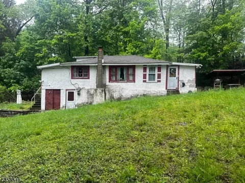 13 Maine St, Lake Hopatcong, NJ 07849