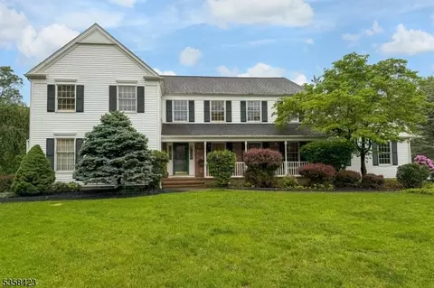 35 Dehart Dr, Belle Mead, NJ 08502