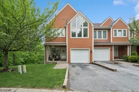 1 Wimbledon Dr 1 #1, Vernon, NJ 07462