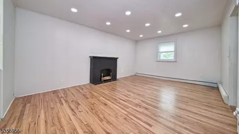 29 Oldham Rd, Wayne, NJ 07470 photo 5