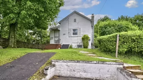 29 Oldham Rd, Wayne, NJ 07470