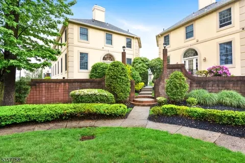 8 Sevell Cir #8, Clark, NJ 07066