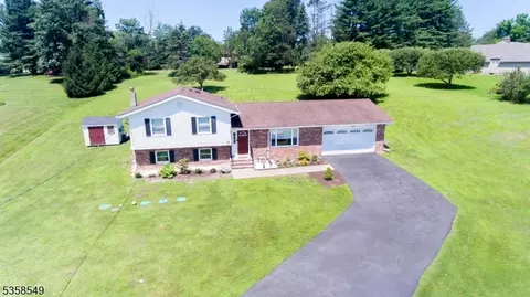 5 Mountain View Dr, Wantage, NJ 07461