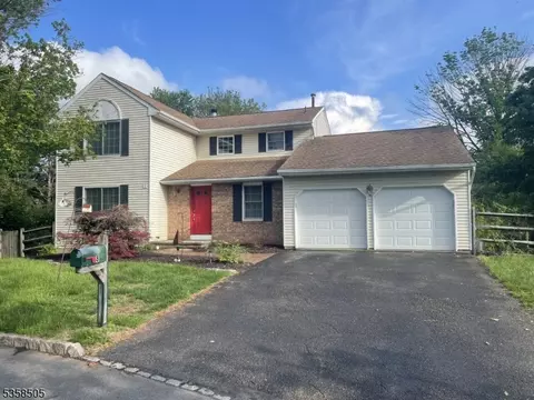 8 Mohegan Trl, Somerville, NJ 08876