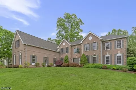 102 Independence Dr, Basking Ridge, NJ 07920