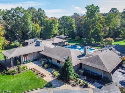 51 Beverly Dr, Bernardsville, NJ 07924