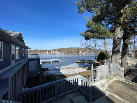 431 Lakeside Blvd #12, Hopatcong, NJ 07843