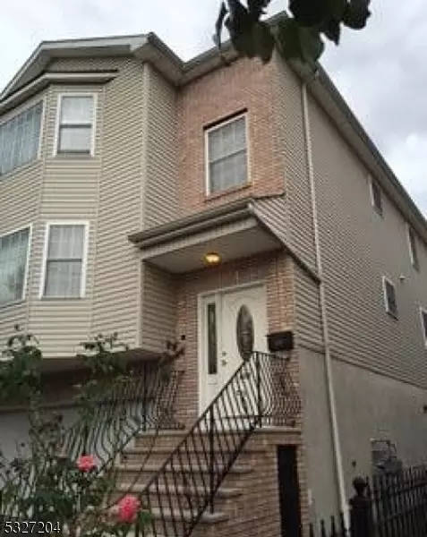 115 Fabyan Pl, Newark, NJ 07112