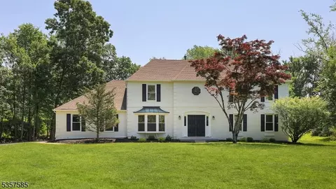 14 Edgewood Rd, Branchburg, NJ 08853