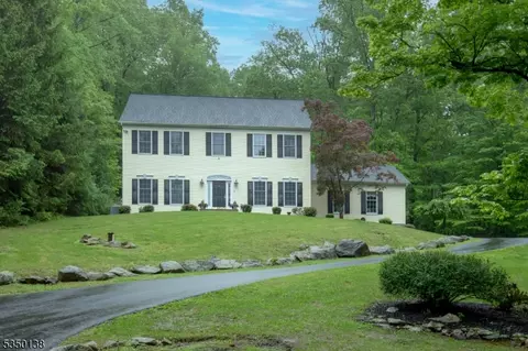 4 Rocky Glen Way, Lebanon, NJ 08833