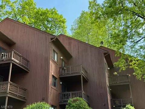 7 Deer Valley Ln #6, Vernon, NJ 07462
