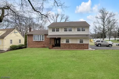 293 Oak Ridge Rd, Clark, NJ 07066