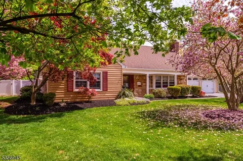 3 Larsen Rd, Franklin Twp, NJ 08873