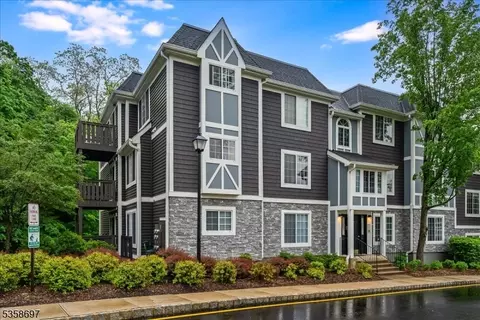 83 Village Dr, Morristown, NJ 07960