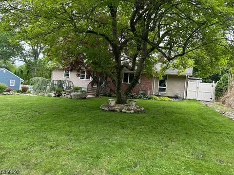 131 Star Lake Rd, Bloomingdale, NJ 07403