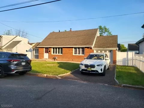 68 Echo Pl, Elmwood Park, NJ 07407