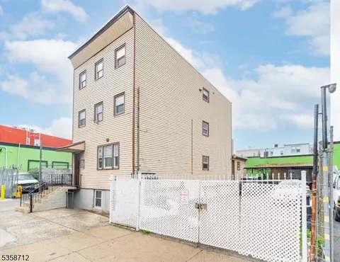 179 Thomas St, Newark, NJ 07114