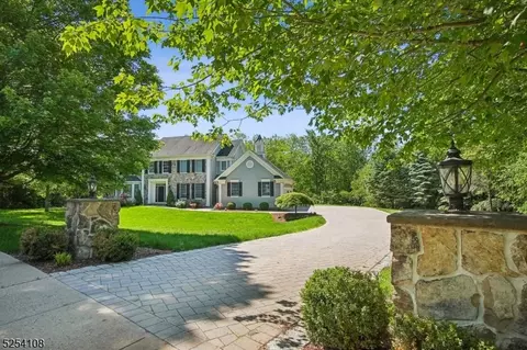 30 Clairvaux Ct, Basking Ridge, NJ 07920