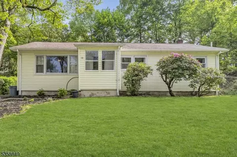 10 Dale Trl, Hopatcong, NJ 07843