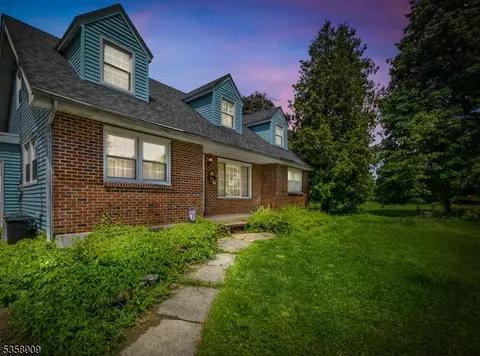 705 Warren Glen Rd, Bloomsbury, NJ 08804