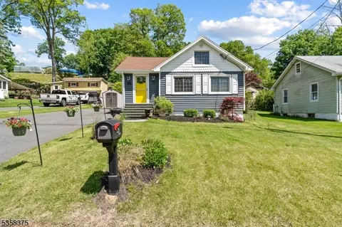 125 Schwarz Blvd, Lake Hopatcong, NJ 07849