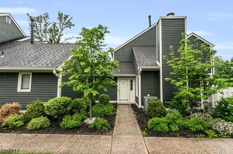14 Village Dr, Basking Ridge, NJ 07920
