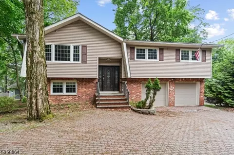 44 Stanhope Rd, Sparta, NJ 07871
