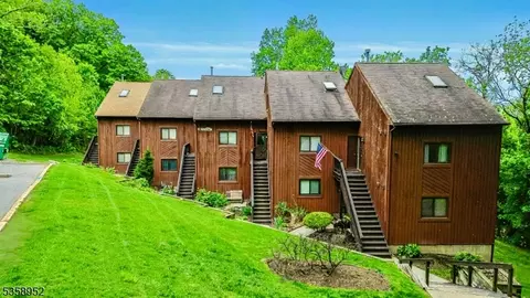 1 Red Lodge Dr #5, Vernon, NJ 07462